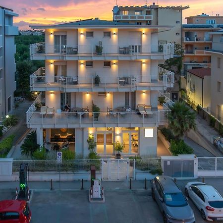 רימיני Hotel Riva E Mare מראה חיצוני תמונה