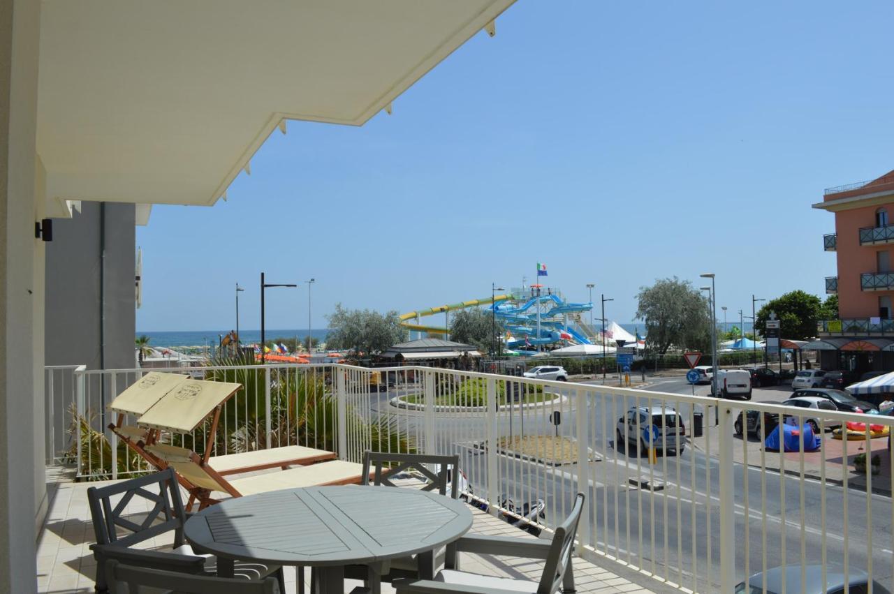 רימיני Hotel Riva E Mare מראה חיצוני תמונה