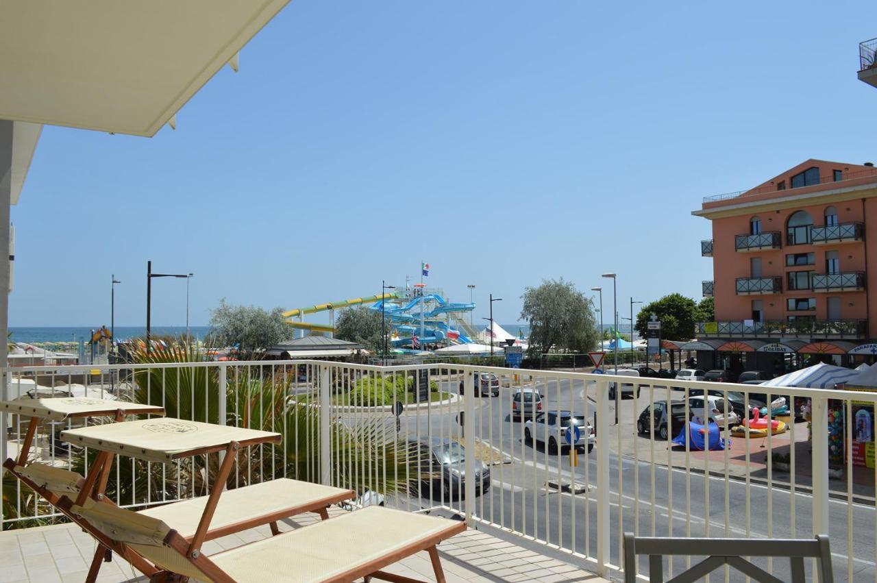 רימיני Hotel Riva E Mare מראה חיצוני תמונה