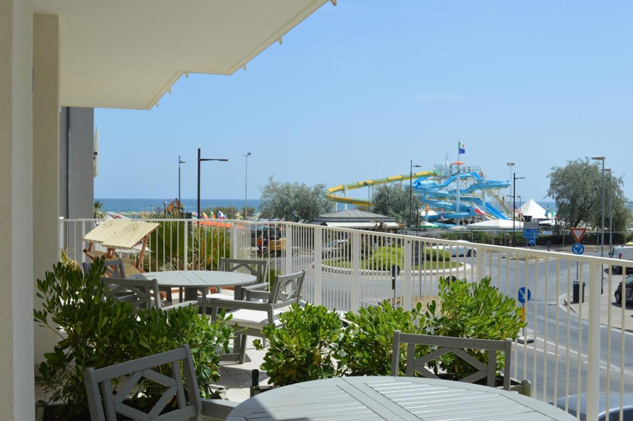 רימיני Hotel Riva E Mare מראה חיצוני תמונה