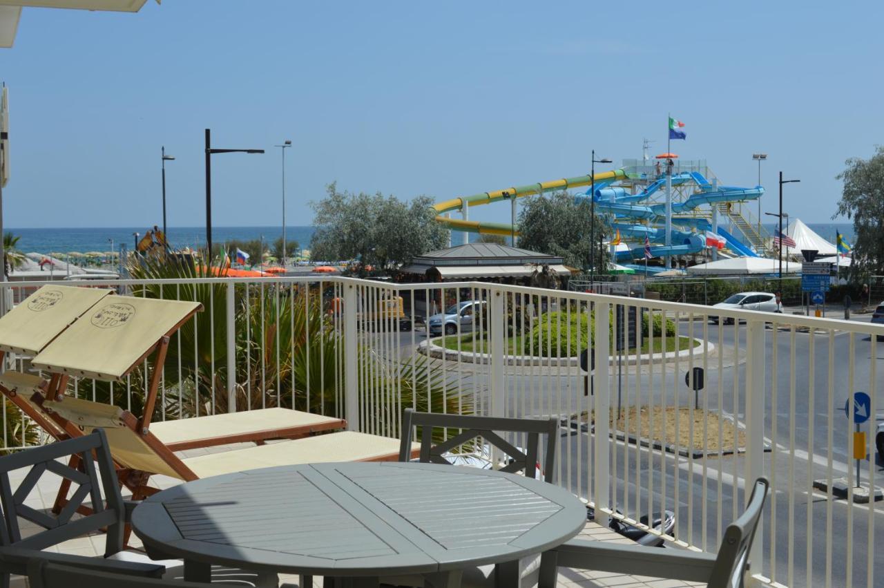 רימיני Hotel Riva E Mare מראה חיצוני תמונה
