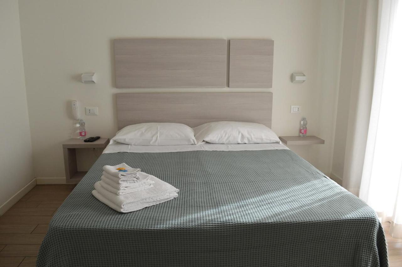 רימיני Hotel Riva E Mare מראה חיצוני תמונה