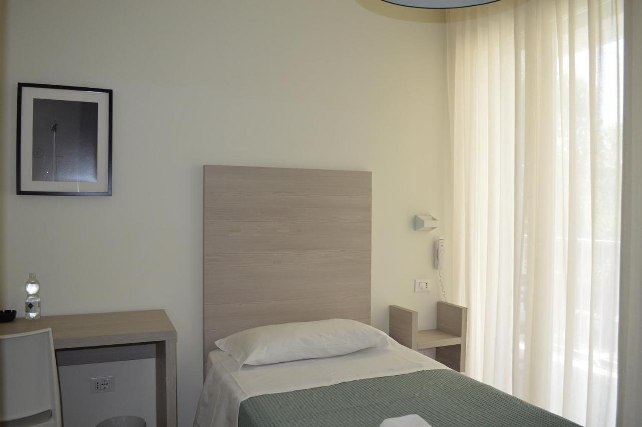 רימיני Hotel Riva E Mare מראה חיצוני תמונה