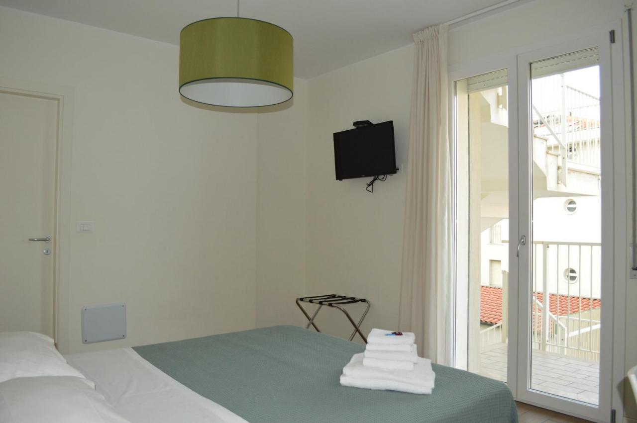 רימיני Hotel Riva E Mare מראה חיצוני תמונה