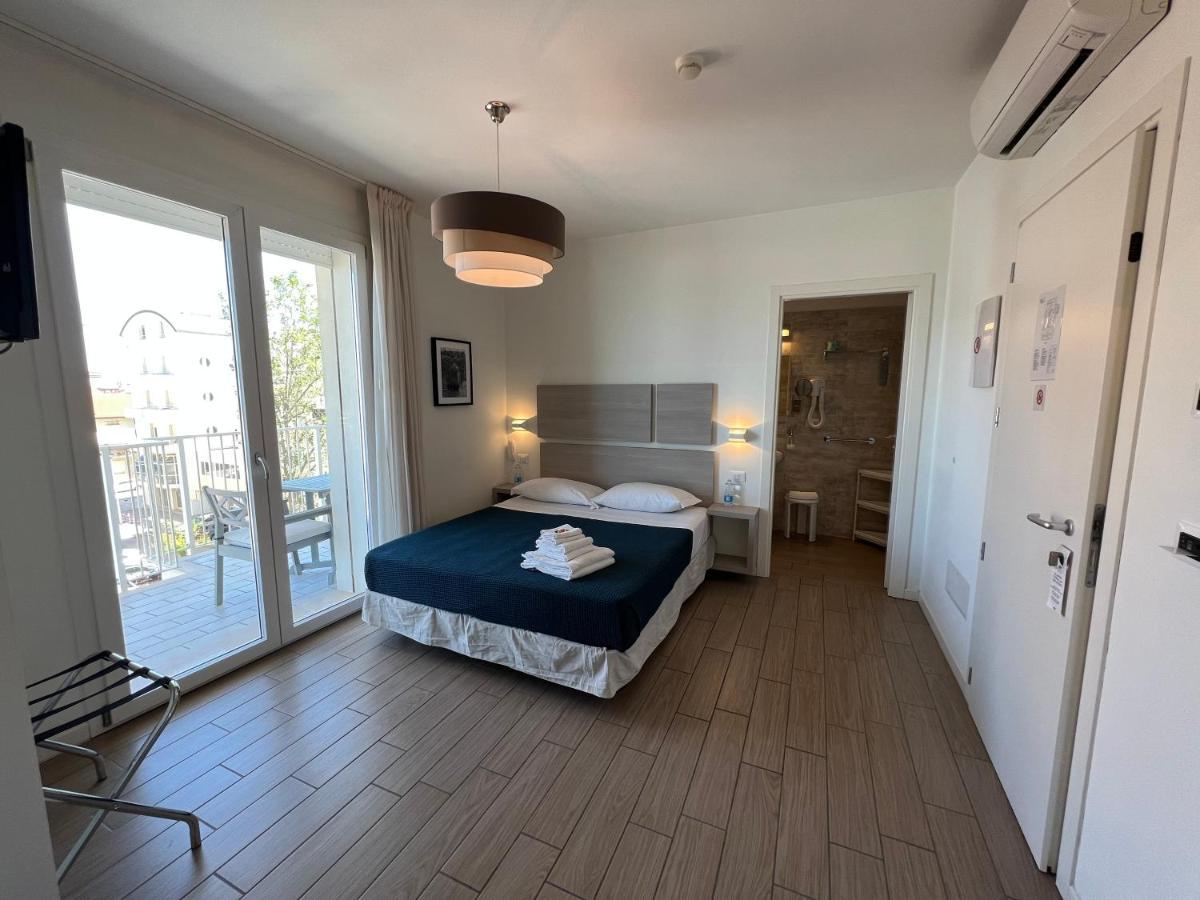 רימיני Hotel Riva E Mare מראה חיצוני תמונה