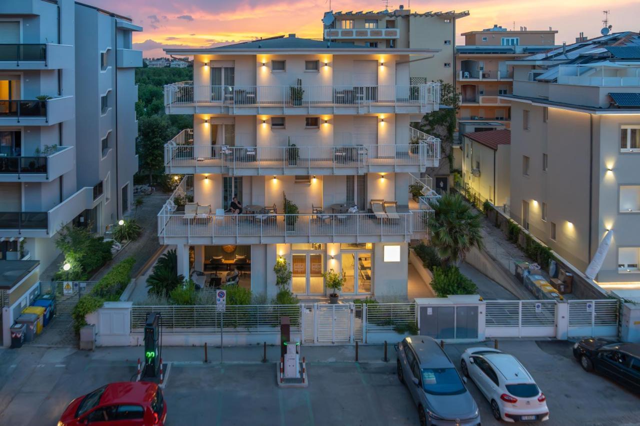 רימיני Hotel Riva E Mare מראה חיצוני תמונה
